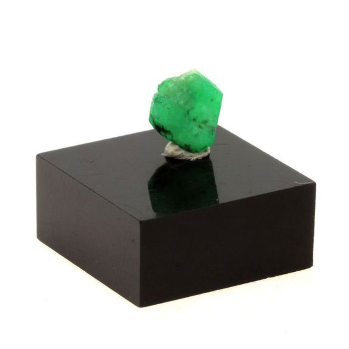 Pierres et Minéraux. Emeraude. 1.56 ct. Mingora emerald deposit, Swat District, Pakistan.