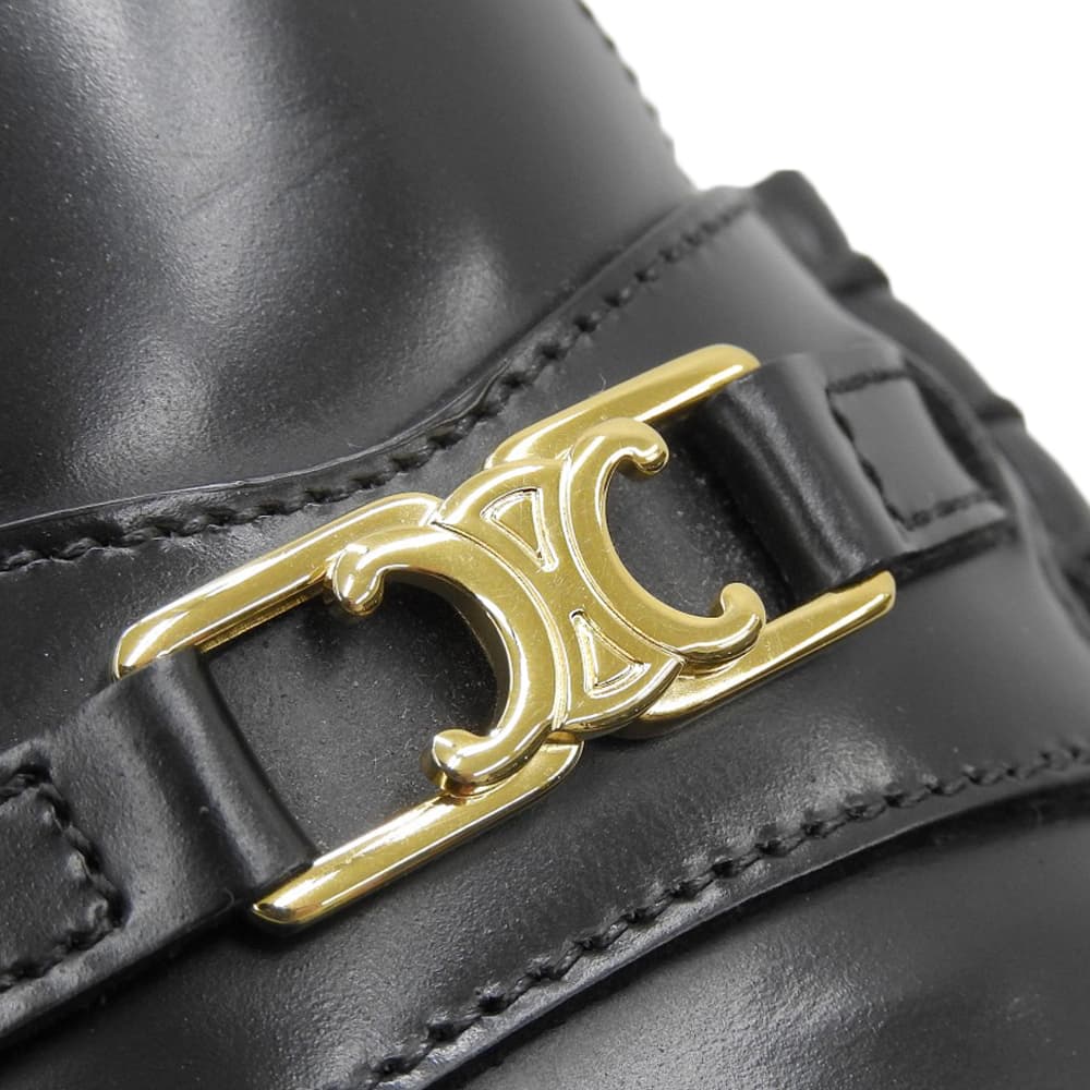 Celine Excellent Condition LUCO/Luco Polished Bullskin Triomphe Metal Piece Flat Loafers In Black and Gold, 335813602C Shoes 38.5 Black / goldUsed