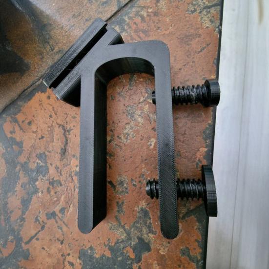 Aquarium Hose Holder with Clamp Fish Tank Water Tube Clamp Adjustable Clamp Hose Holder Prevents Slipping for Water Barrels