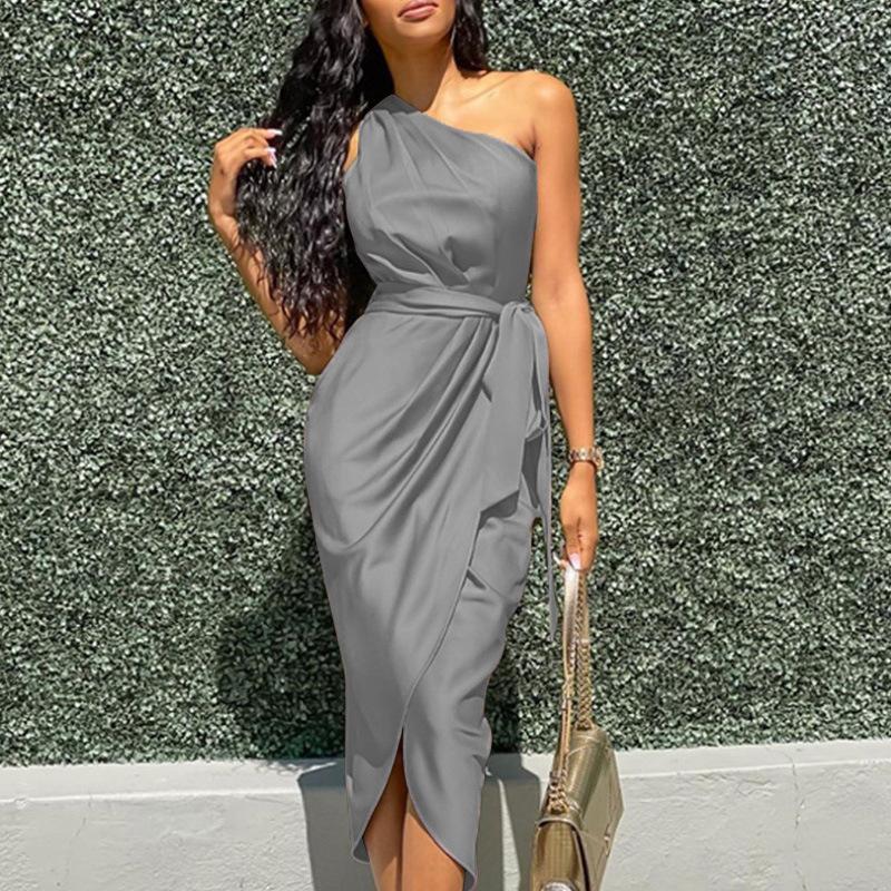 Женское длинное платье, новое нестандартное косое плечевое ремни, облегающее атласное платье, модный темперамент, элегантная женская одежда