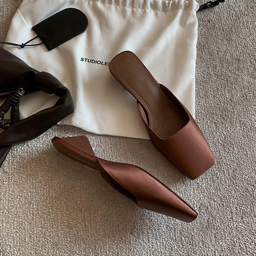 Модные ~ французские атласные туфли muller с треугольным каблуком 2025 года, новые туфли на каблуке-кошке, женские туфли на голову, классные женские тапочки