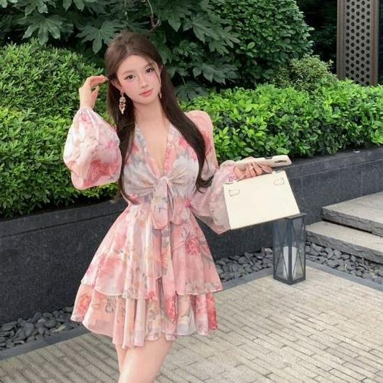 Elegant V-Neck Floral Tie-Up Dress with Cinched Waist – A Versatile, Fashionable Slim-Fit Short Skirt for Women