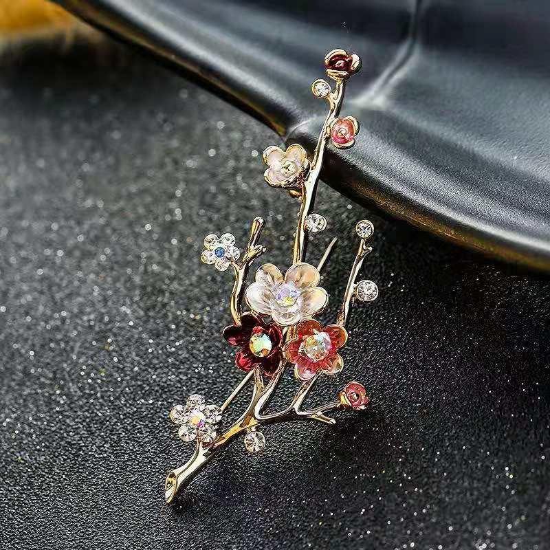 Brooch High-End Sense Niche High-End Women'S Silk Scarf Buckle Alloy Corsage Small Fragrant Wind Pearl Rhinestone High-End