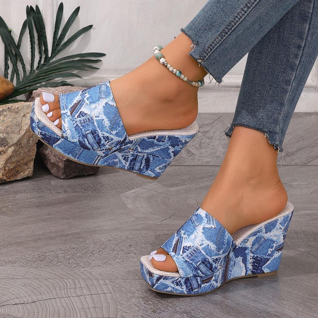 Женские тапочки на танкетке, летние модные сандалии на платформе, удобные повседневные пляжные тапочки для улицы, дизайнерские неглубокие шлепанцы для женщин