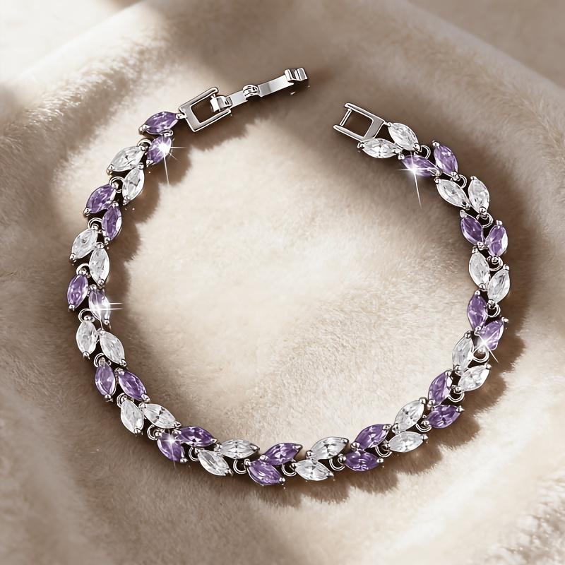 An exquisite, luxurious, elegant, and fashionable purple bracelet jewelry gift suitable for women