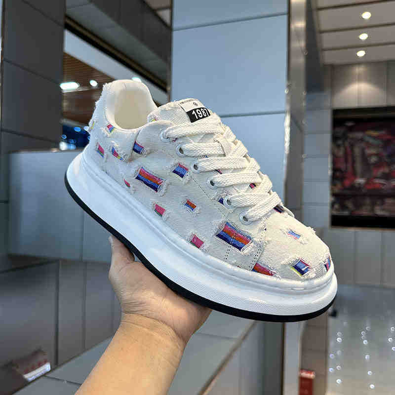 Мужские парусиновые кроссовки Удобные Противоскользящие на платформе Студенческие Модные Повседневные туфли 2025 Шнуровка Мужская Уличная Вулканизированная обувь