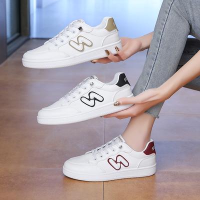 2025 весна маленькие белые туфли новая корейская версия ins студентки платформа увеличение высоты спортивные кеды повседневная уличная съемка SS06