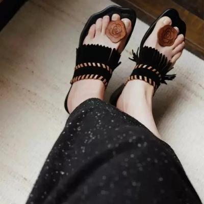 Мода 2024 года, женская обувь для отдыха на открытом воздухе, современные женские тапочки, повседневные тапочки-шлепанцы, женские аппликации, разноцветная бахрома, плоская подошва с обувью для женщин