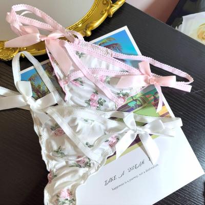 Милые трусики-стринги в японском стиле с цветочным принтом, низкой посадкой, вырезом крест-накрест, тонкими бретельками и Т-образной спинкой