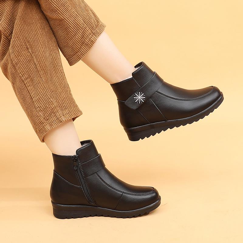 New Autumn and Winter Middle-aged and Elderly Mothers Wool Cotton Shoes Soft-soled Non-slip Cowhide Women's Shoes Piled and Thickened Women's