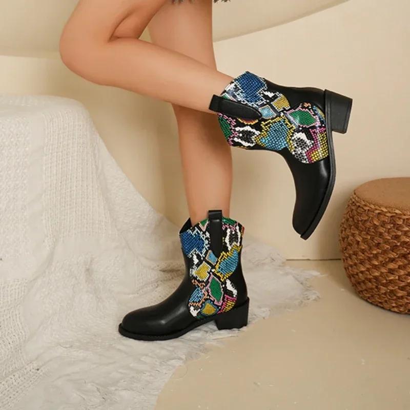 Модные женские ботильоны с квадратным каблуком и случайным принтом. Модная кожаная обувь на осень 2024 года. Трендовые зимние ботинки. Новые женские ботинки.