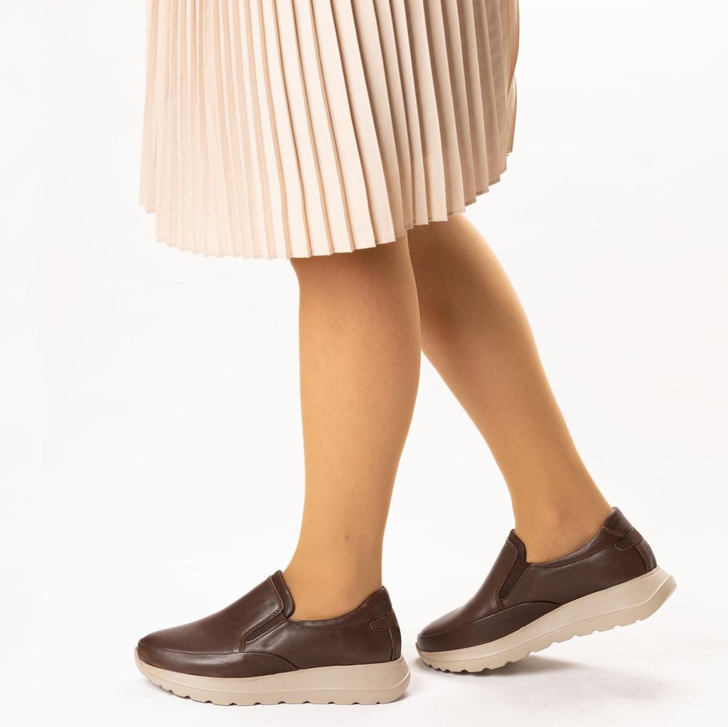 Женские легкие повседневные туфли с анатомической структурой из натуральной кожи на танкетке