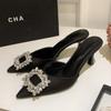 Модные женские мюли со стразами и острым носком 2024 года, летние шелковые босоножки на каблуках, роскошные сексуальные туфли на тонком каблуке для вечеринок, женские тапочки с открытой пяткой