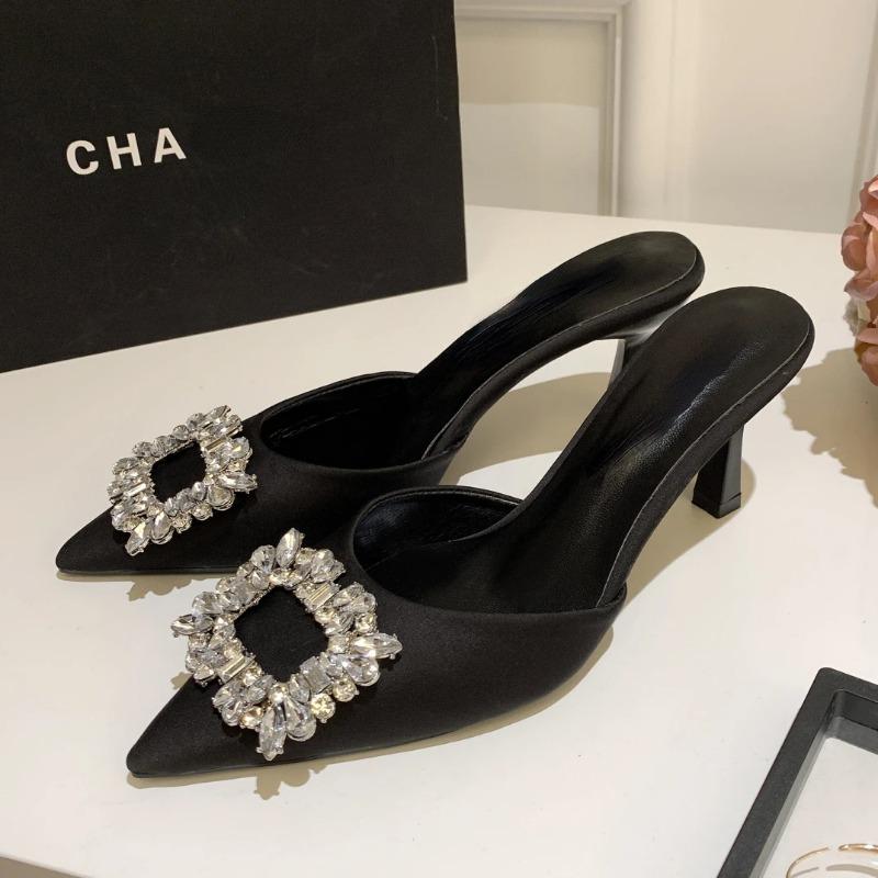 Модные женские мюли со стразами и острым носком 2024 года, летние шелковые босоножки на каблуках, роскошные сексуальные туфли на тонком каблуке для вечеринок, женские тапочки с открытой пяткой