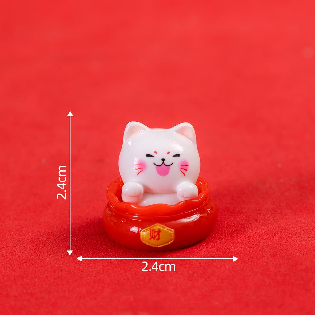 Micro Landscape Decoration for Good Luck and Fortune Cat Resin Crafts Car Cat Decoration Tabletop Home Decoration