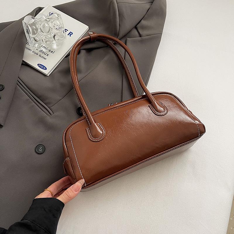 Простая сумка интернет-знаменитости 2025 новая модная осенне-зимняя на плечо женская сумка с высоким чувством подмышечная универсальная сумка-бостон тренд