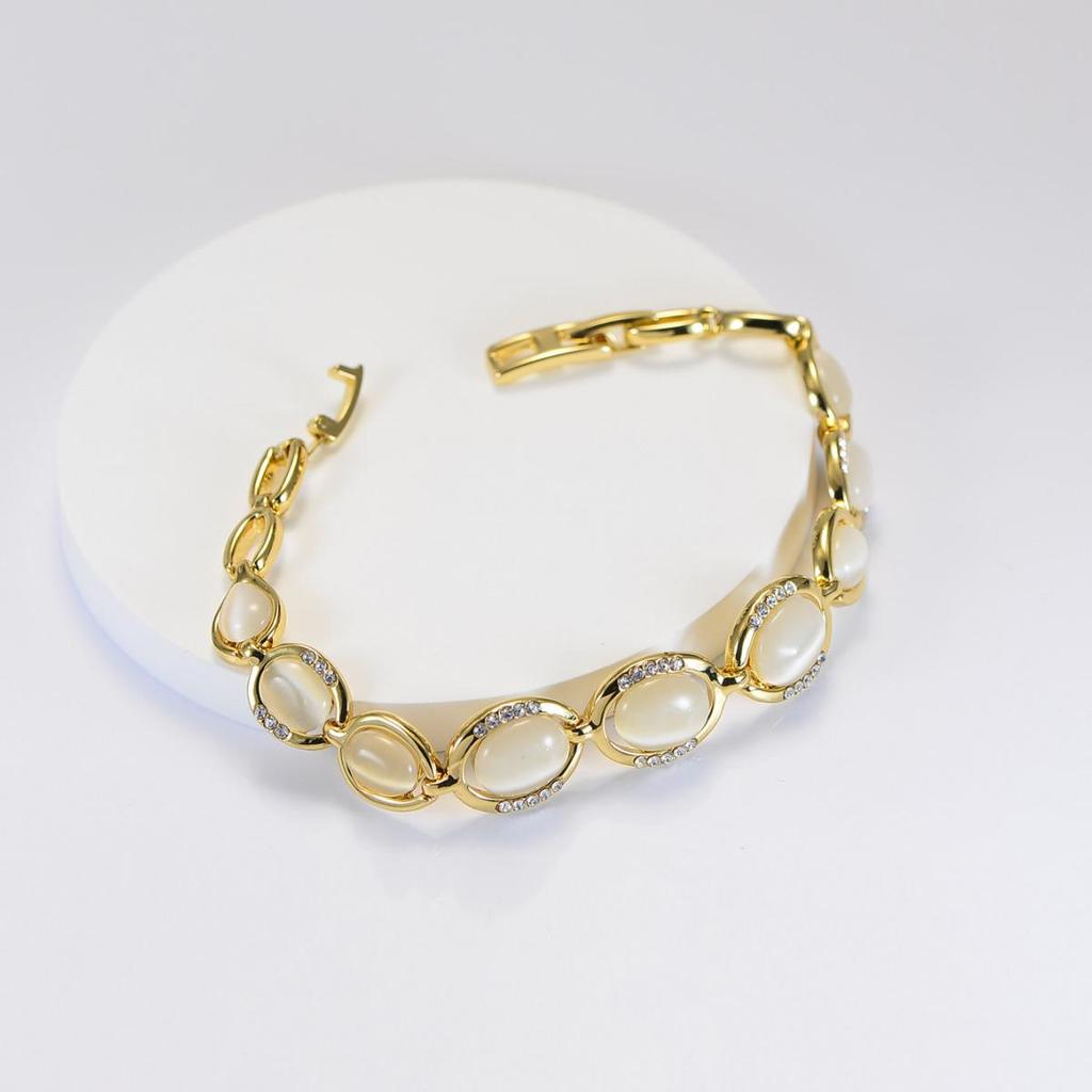 Женский браслет из розового золота 18 карат с камнем «кошачий глаз»