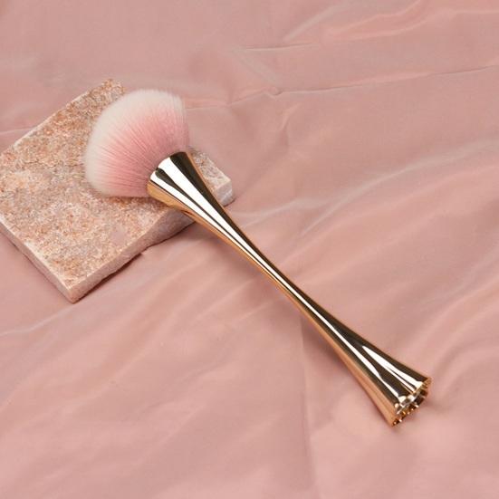 Стоячая щетка для ногтей с четырехлистным клевером, основание зеркала, мягкая щетина, длинная ручка, средство для удаления пыли для ногтей, щетка для очистки, женский инструмент для макияжа