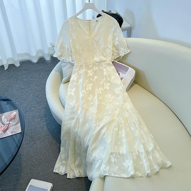 A Plus-size Women's Dress with Jacquard DesignV-neck Tie and Cinched Waist A New Summer Style