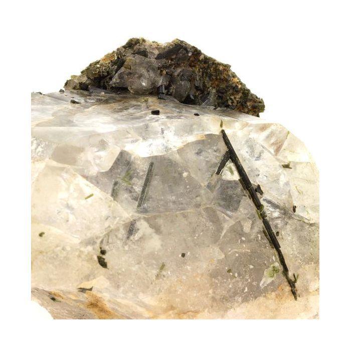 Quartz + Epidote 3325.0 carats