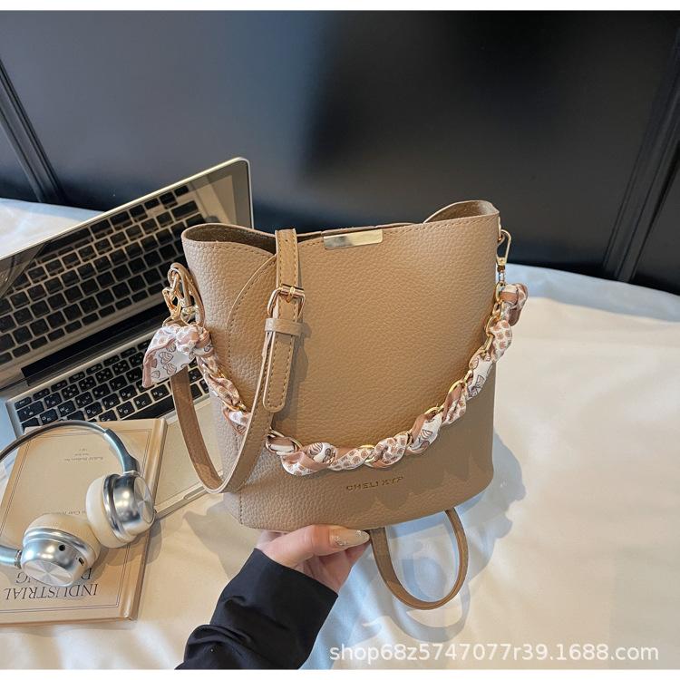 Retro Lychee Pattern Hand-held Bucket Bag Women's 2025 Spring and Summer New Trendy Fashion Versatile Simple Shoulder Crossbody Bag