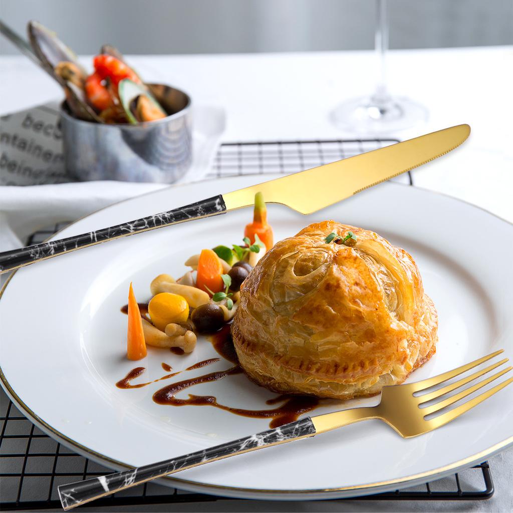 Набор столовых приборов из нержавеющей стали золотистого цвета из четырех предметов: нож, вилка и ложка с пластиковой ручкой, принадлежности для креативной кухни и отелей.