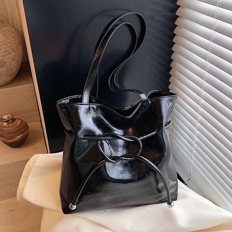 Премиальная сумка женская новая нишевая мода портативная на плечо подмышку простая рабочая сумка для поездок