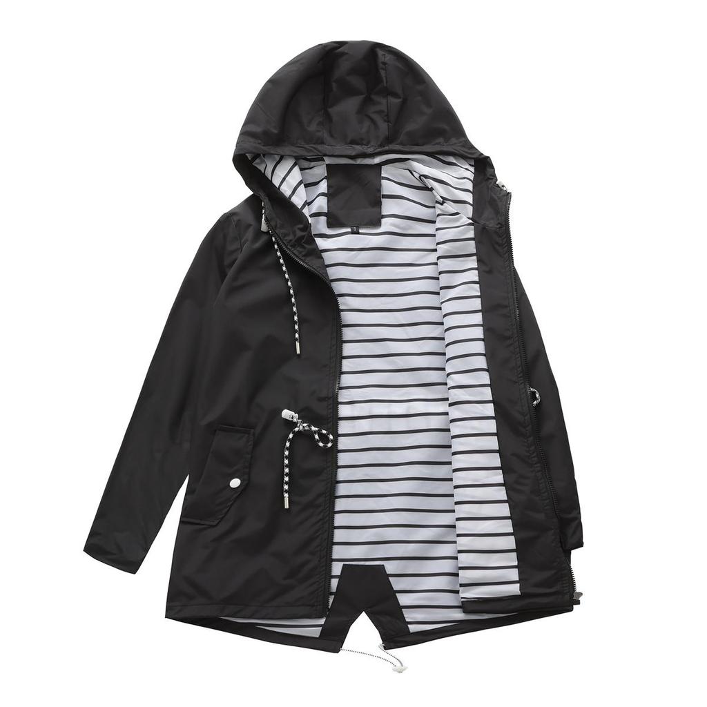 Женские ветровки с капюшоном. Водоотталкивающая ветровка в полоску с кулиской. Длинные рукава. Большой свободный плащ. Молния средней длины. Ветрозащитные куртки.