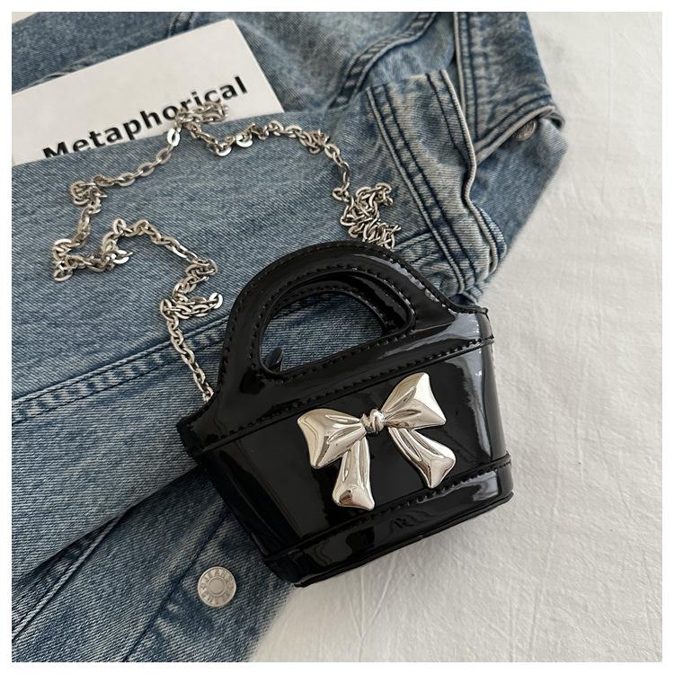 2024 Блестящая лаковая мини-сумка-корзинка через плечо с лазерной цепочкой для детей и женщин