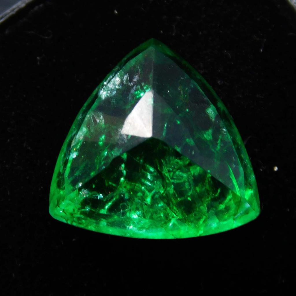 Natural Green Emerald Loose Gemstone 7 ct Trillion Cut for Jewelry Making and Gem Collections