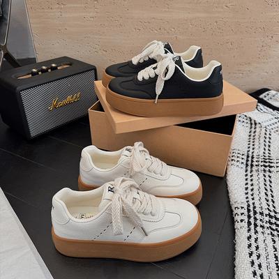 Интернет-знаменитости модные маленькие белые туфли женские 2025 новые манго голова кекс толстая подошва усиливающая хлеб повседневная обувь для доски