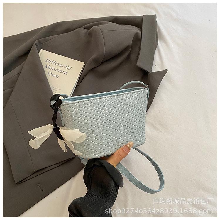 Fashion Woven Large-capacity Commuter Bucket Bag Women's 2025 New Korean Version Shoulder Bag Simple Solid Color Underarm Bag
