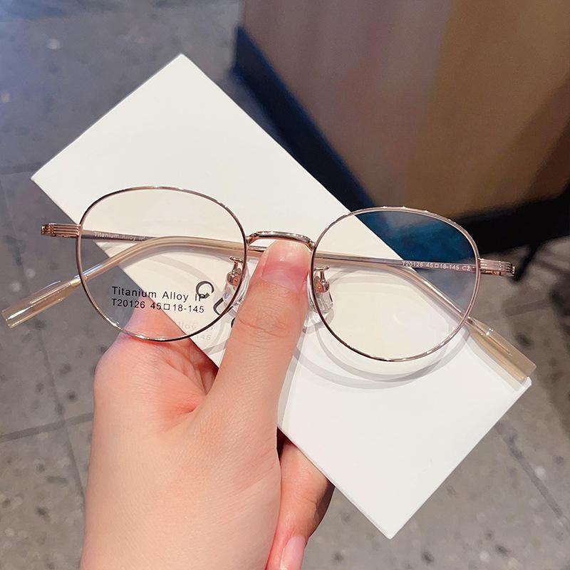 Сверхлегкий Xiaohongshu в том же стиле, интернет-знаменитость, овальная маленькая оправа в стиле ретро, ​​титановая оправа для очков. Оправа для очков может быть оснащена близорукостью и степенями.