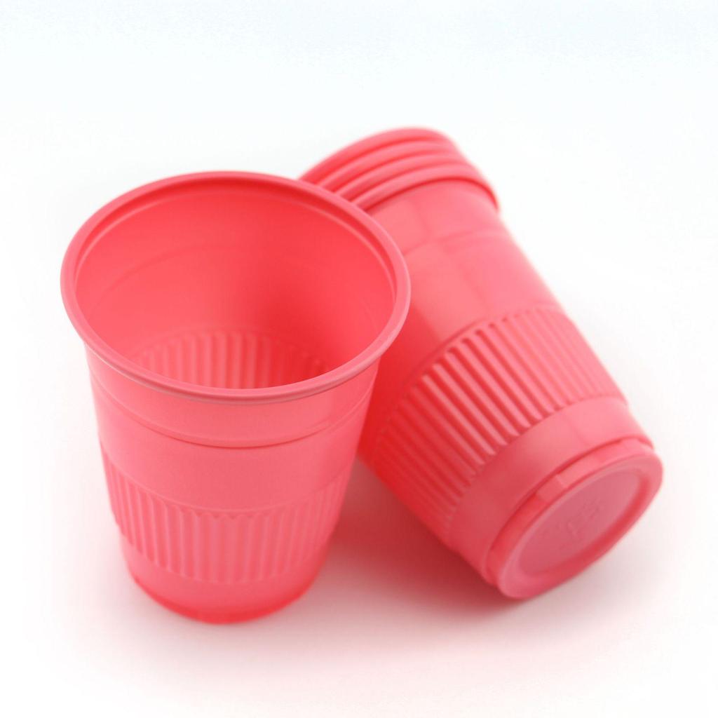 Красочные одноразовые пластиковые стаканчики для ополаскивателя полости рта - красный, синий, зеленый, фиолетовый, желтый, розовый