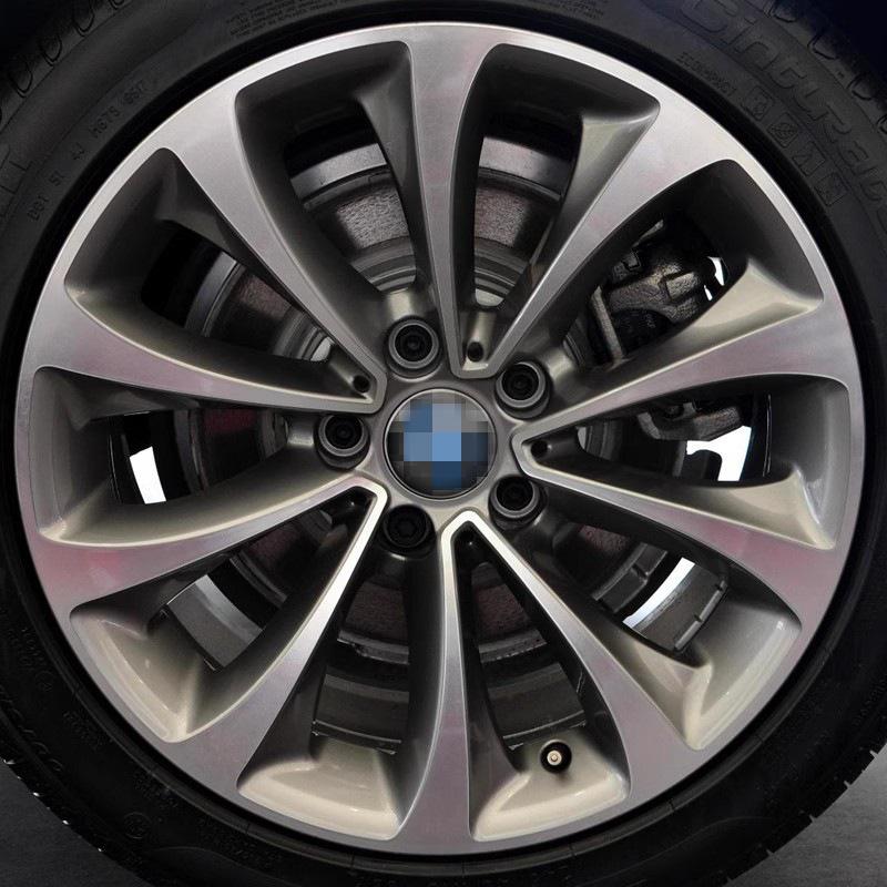 Совместимо с дисками BMW 5 серии 525li, 535, 520, 530 и 528; доступен с 17-, 18- и 19-дюймовыми легкосплавными дисками и шинами.