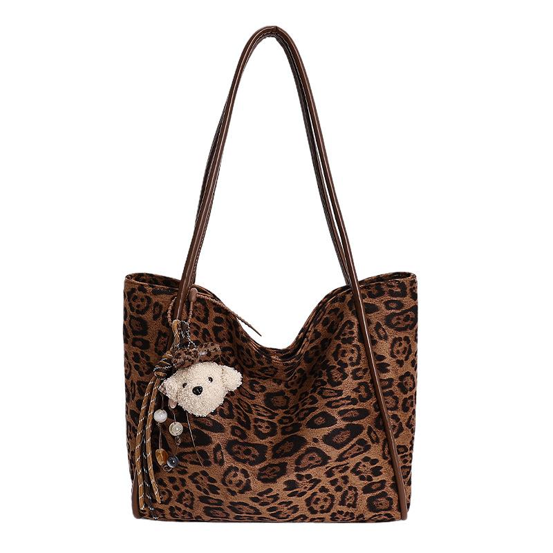 Повседневная ретро матовая сумка женская 2025 новая для通勤 универсальная сумка через плечо модная большая вместительная портативная сумка-тоут