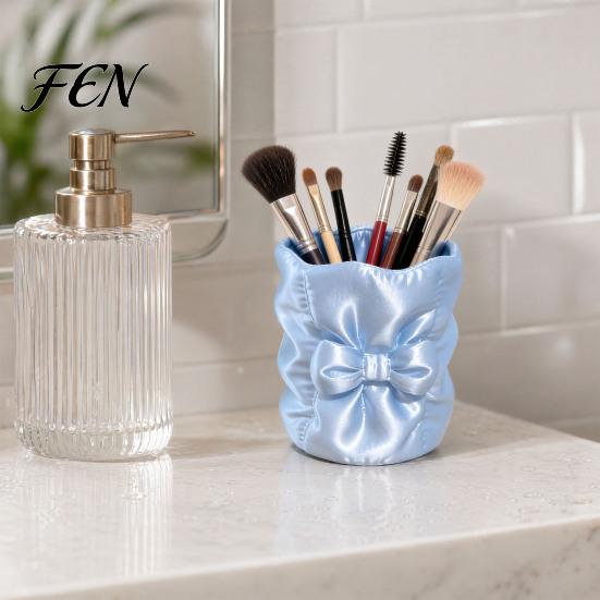 Eyebrow Brush Organizer 3D Printed Bow Makeup Holder, Large Capacity Beauty Tool Desktop Holder Desk Organizer, Bowknot Pencil Storage Container Cup