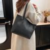2024 Retro Large Capacity Women's Tote: Stylish Korean-Style, Trendy Autumn/Winter Single Shoulder Commuter Bag