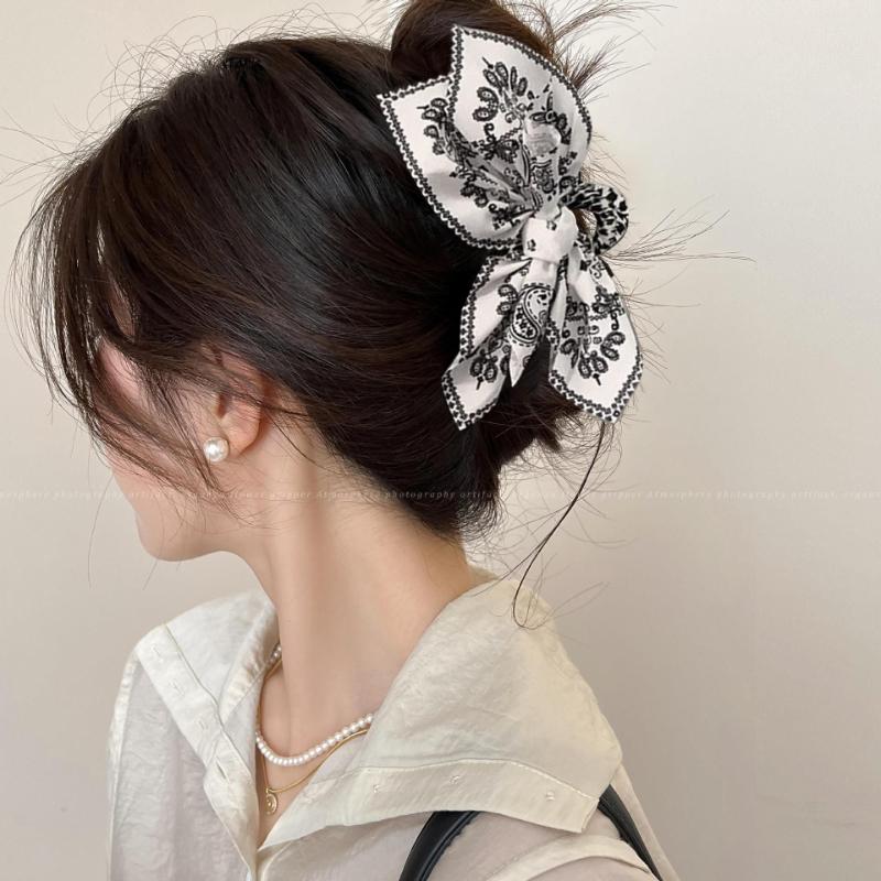 New French Style Hair Claw Clip for Women with Elegant and High-End Appeal Shark Claw Women Hair Accessories Flower Design