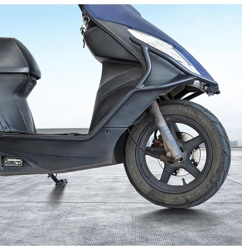 Защитная дуга для скутера Suzuki UU125 - Передний и задний противоударный бампер.