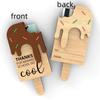 Подарок учителю на конец года - Держатель для подарочной карты в виде эскимо «Спасибо за то, что сделали школу такой крутой» с дизайном стекающего мороженого, Изготовленное дерево