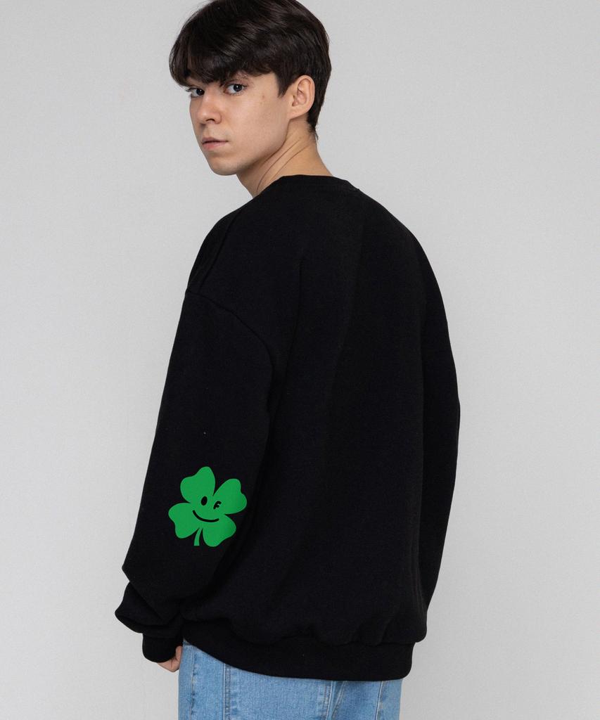 GRAVER [Unisex] Elbow Clover Smile Sweatshirt_Black