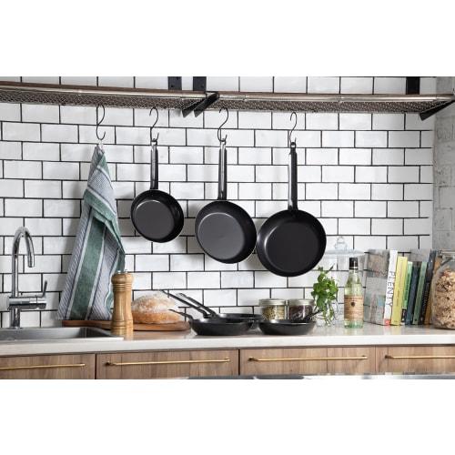 Endo Shoji TKG Iron Frying Pan, 22cm, Inner Diameter x Depth (mm): 222 x 45, Base Diameter (mm): 155, Plate Thickness (mm): 2.3, Weight (kg): 0.94. In