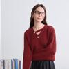 Женский асимметричный вязаный свитер с V-образным вырезом