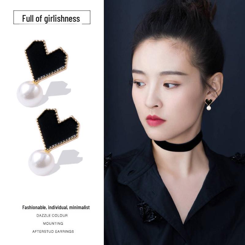 Серьги-подвески в форме сердца из серебра 925 пробы — модные, универсальные и в корейском стиле с акцентами из стразов