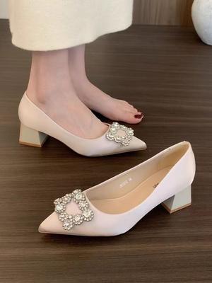 Французские туфли Xiaoxiangfeng с острым носком и стразами, с мелким вырезом, из мягкой кожи, на среднем каблуке, весенняя модная новинка, туфли-лодочки на толстом каблуке, детские