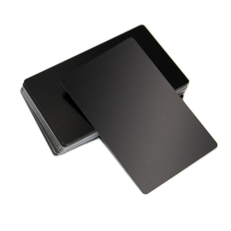 Лазерно-гравировальный станок для алюминиевых металлических визиток в синем, черном, золотом и красном цветах