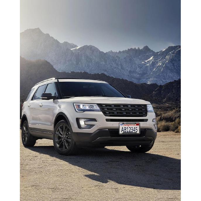 Рамки номерного знака из углеродного волокна - Алюминиевые передние и задние держатели для автомобильных номеров с черным карбоновым рисунком, 2 шт. с крепежным оборудованием, винтами, заглушками,