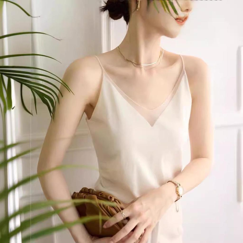 Изысканный женский сетчатый топ-майка с V-образным вырезом и красивым дизайном спины