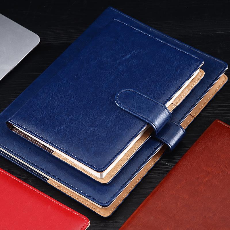 «Набор деловых блокнотов формата А5 и В5 в кожаной обложке с логотипом и пряжкой, подарочная коробка включена».